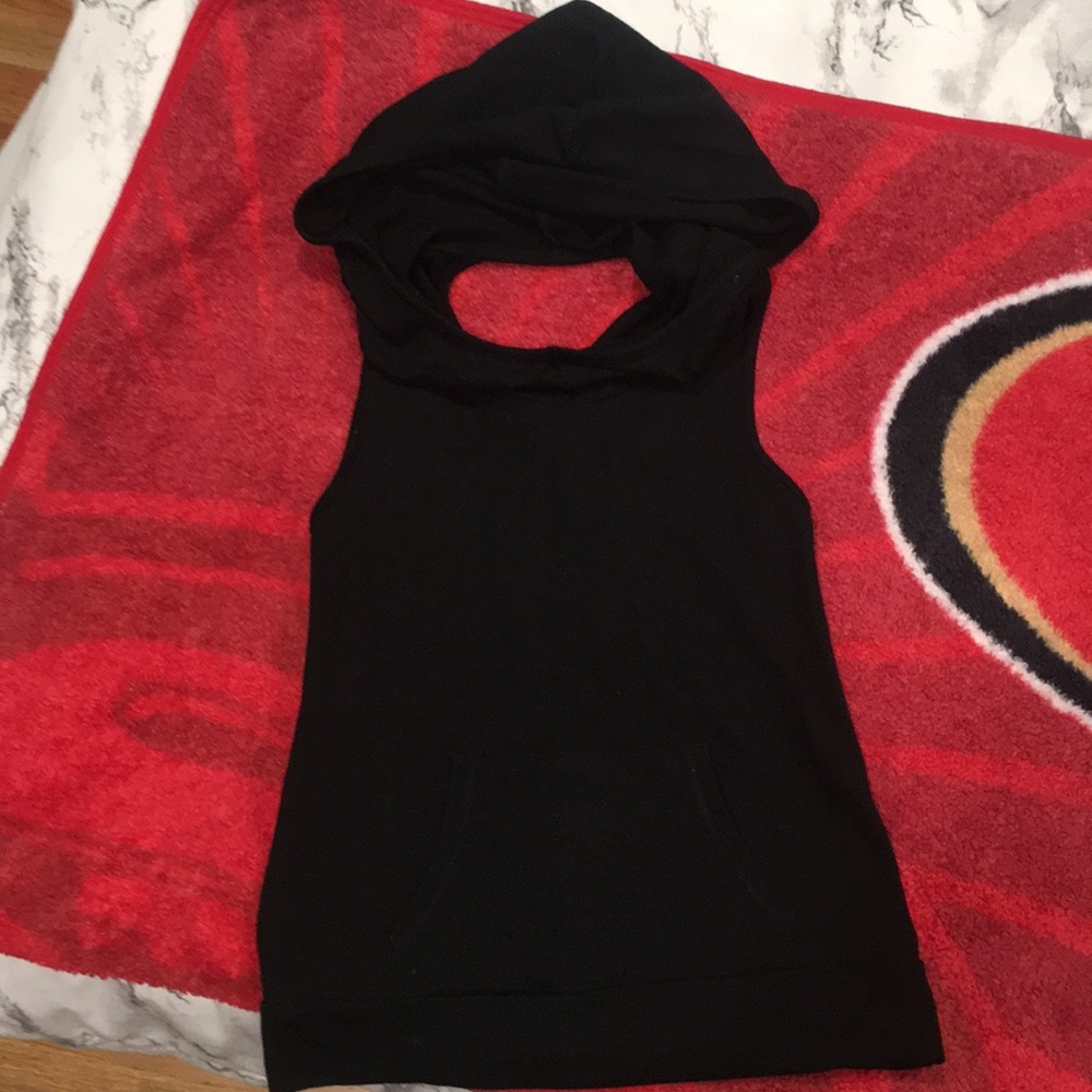 Hooded tank top